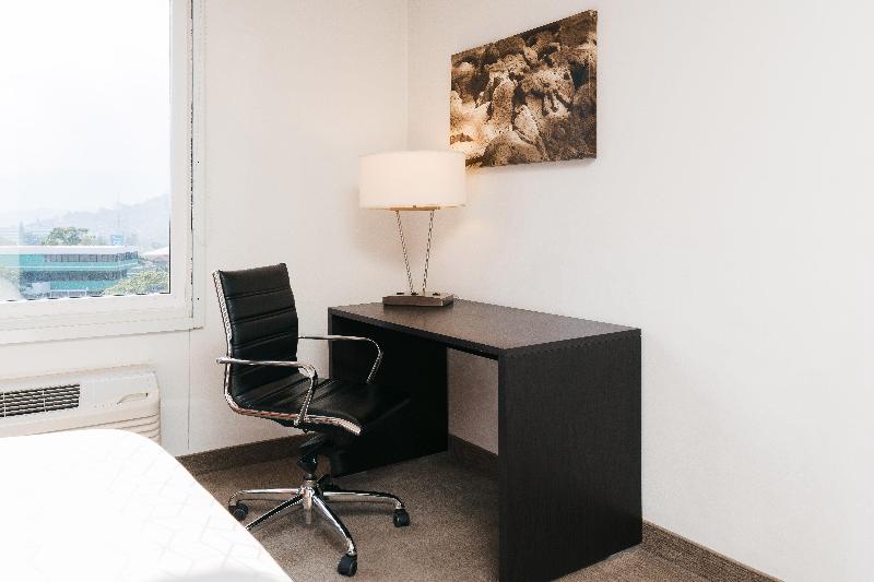 اتاق استاندارد با تخت بزرگ, Holiday Inn Express Tegucigalpa, An Ihg