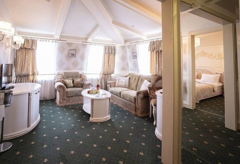 جناح, Kavalier Boutique