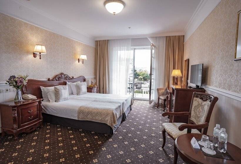 غرفة سوبيريور مطلة على حمام السباحة, Kavalier Boutique