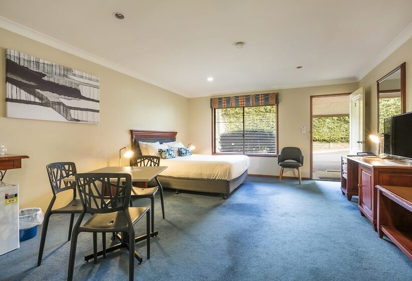 ファミリーステューディオ, Nightcap At Federal Hotel Toowoomba