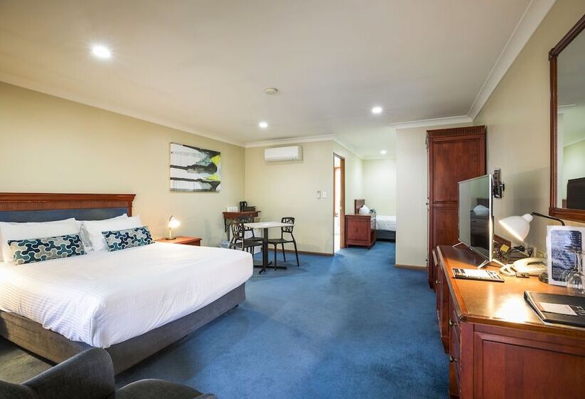 ファミリーステューディオ, Nightcap At Federal Hotel Toowoomba