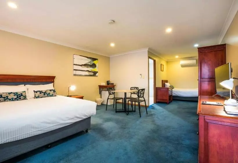 Perhestudio, Nightcap At Federal Hotel Toowoomba