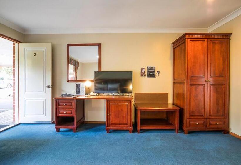 ファミリーステューディオ, Nightcap At Federal Hotel Toowoomba