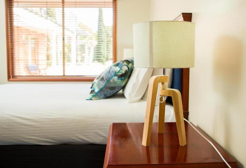 ファミリーステューディオ, Nightcap At Federal Hotel Toowoomba