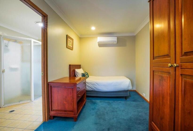 スタンダードスタジオ, Nightcap At Federal Hotel Toowoomba