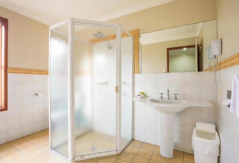 スタンダードスタジオ, Nightcap At Federal Hotel Toowoomba