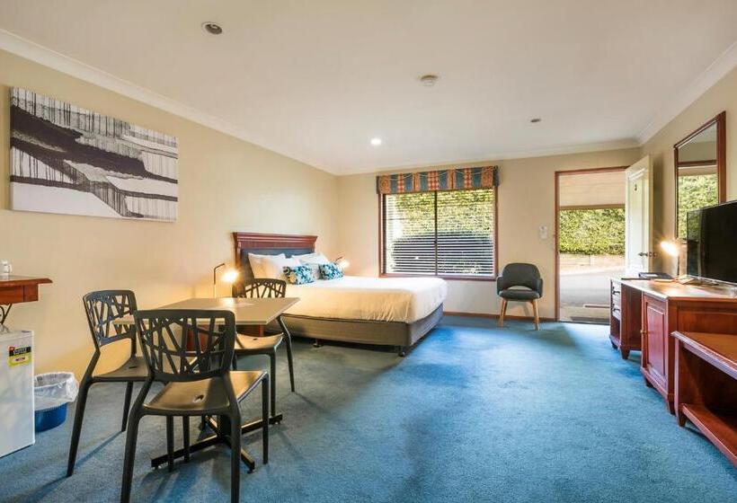 ファミリーステューディオ, Nightcap At Federal Hotel Toowoomba