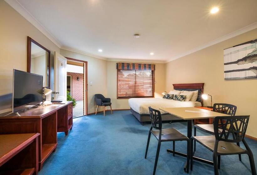 ファミリーステューディオ, Nightcap At Federal Hotel Toowoomba