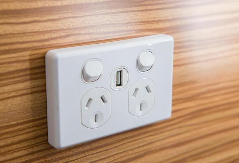 スタンダードスタジオ, Nightcap At Federal Hotel Toowoomba