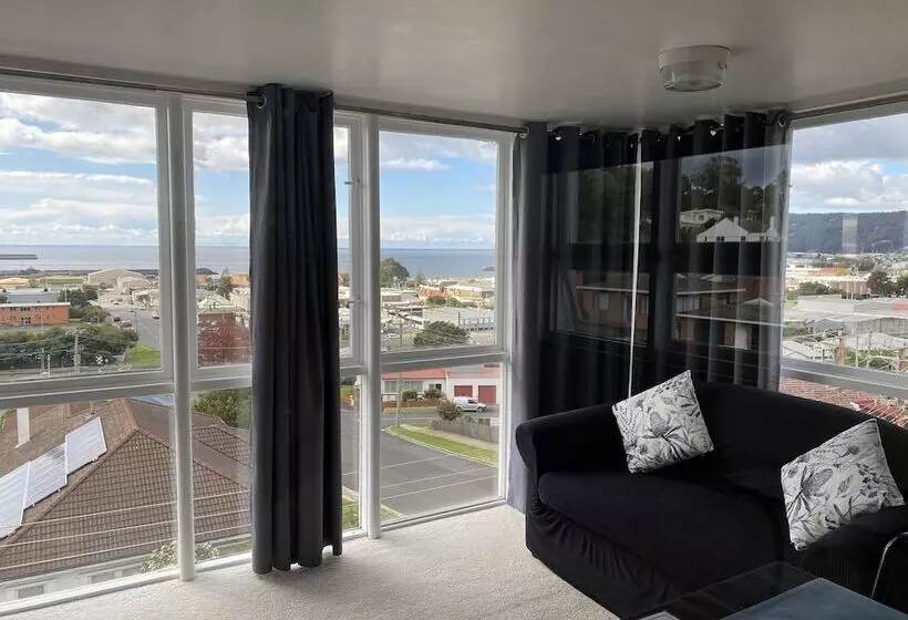 اتاق لوکس با چشم‌انداز دریا, The Menai Hotel Motel