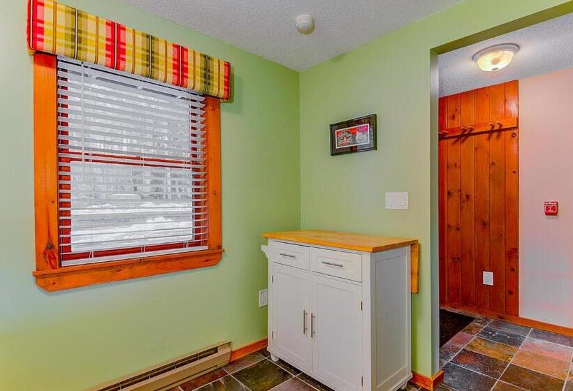 침실 2개 아파트, 24 Northface Circle