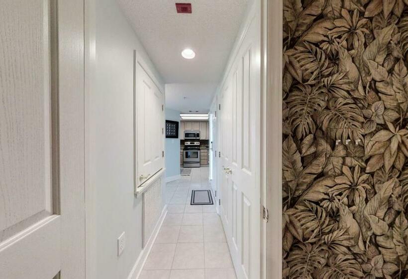 דירת חדר, Hampton Place 5501