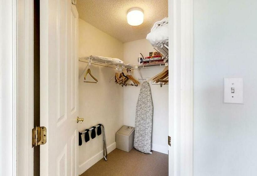 1ベッドルームアパートメント, Hampton Place 5501