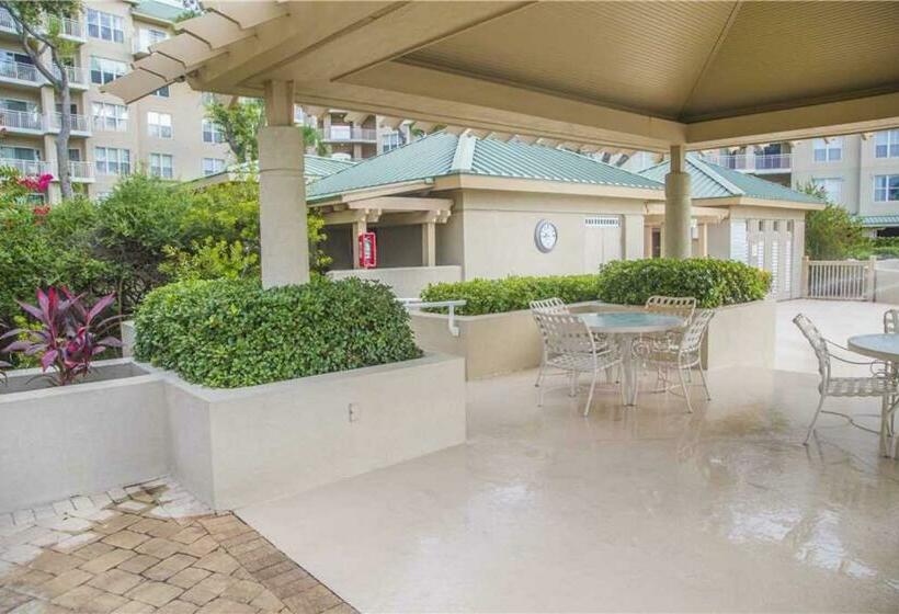 דירת חדר, Hampton Place 5501