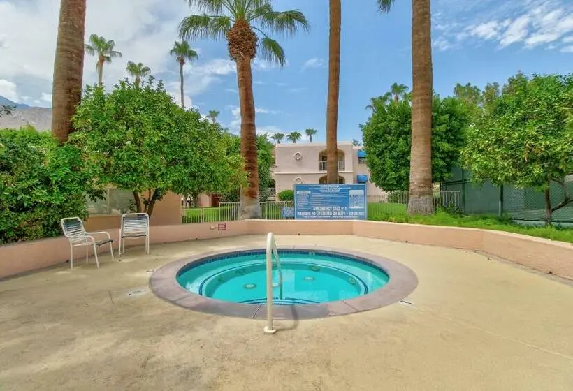 Huoneisto 2 Makuuhuonetta, Sunny Palm Springs Retreat Permit# 58428