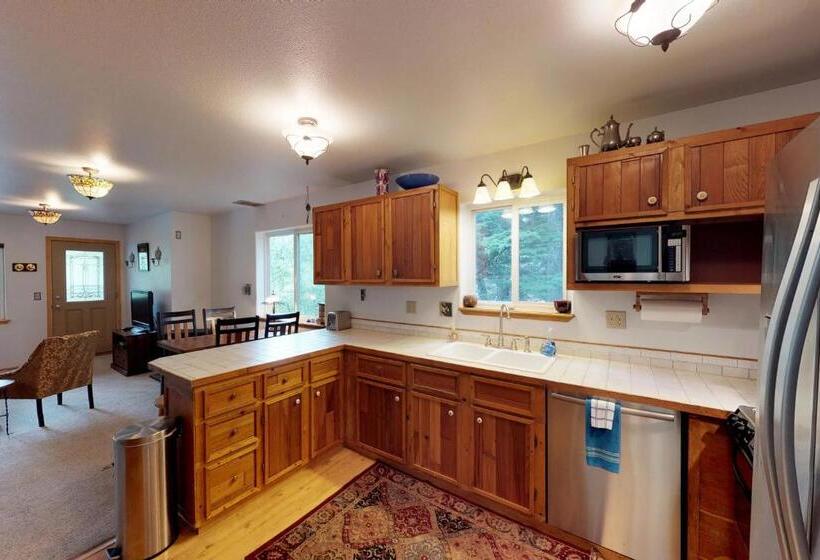 إستوديو قياسى, Jewel Chalet