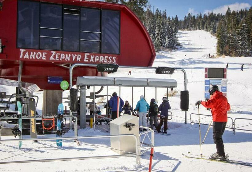 דירת שלושה חדרים, Silverbranch Retreat