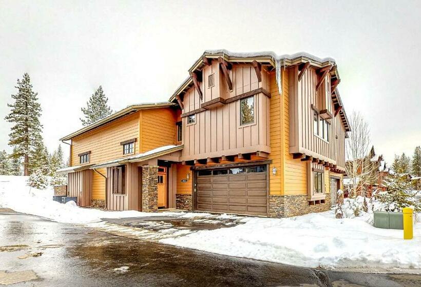 דירת שלושה חדרים, Silverbranch Retreat