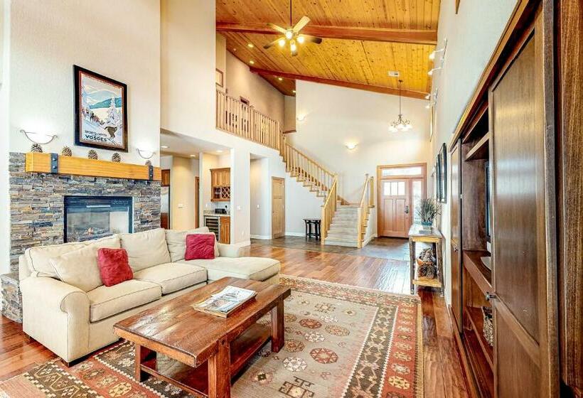 דירת שלושה חדרים, Silverbranch Retreat