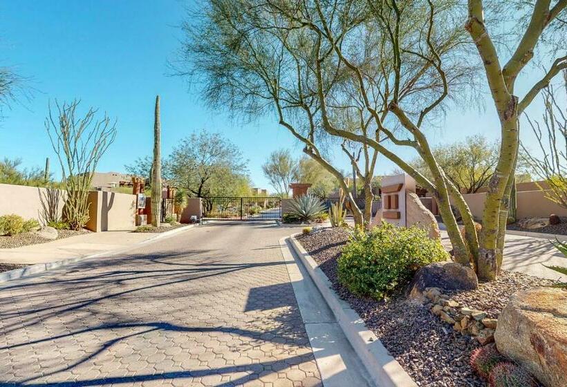 شقة غرفة واحدة, Village At Carefree