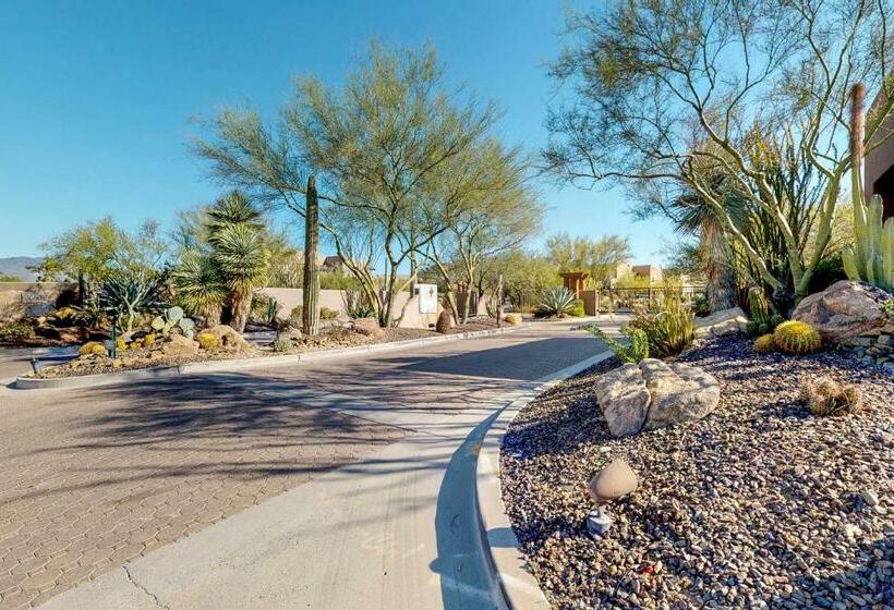 شقة غرفة واحدة, Village At Carefree