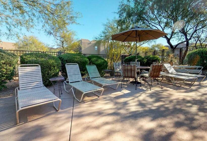 شقة غرفة واحدة, Village At Carefree