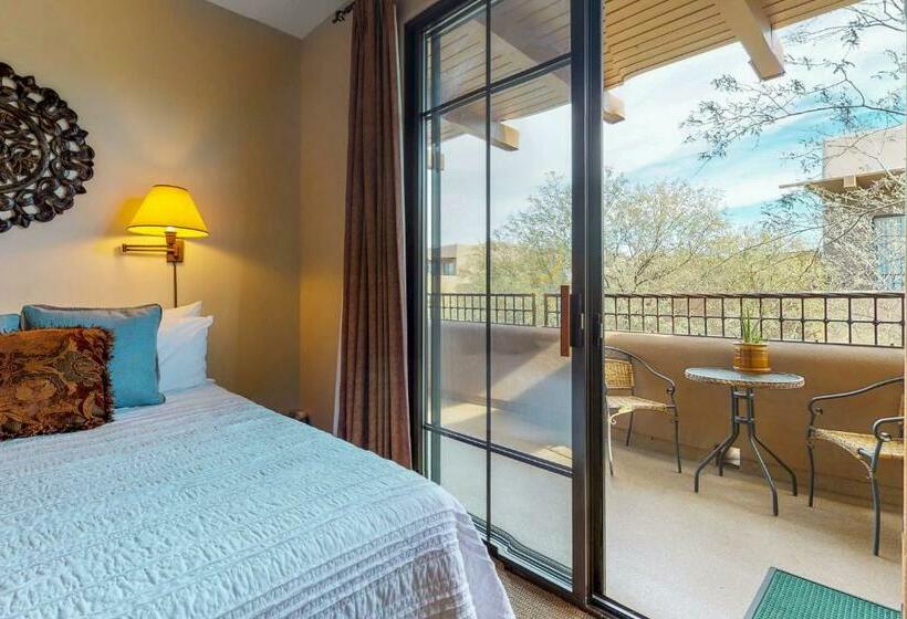 شقة غرفة واحدة, Village At Carefree