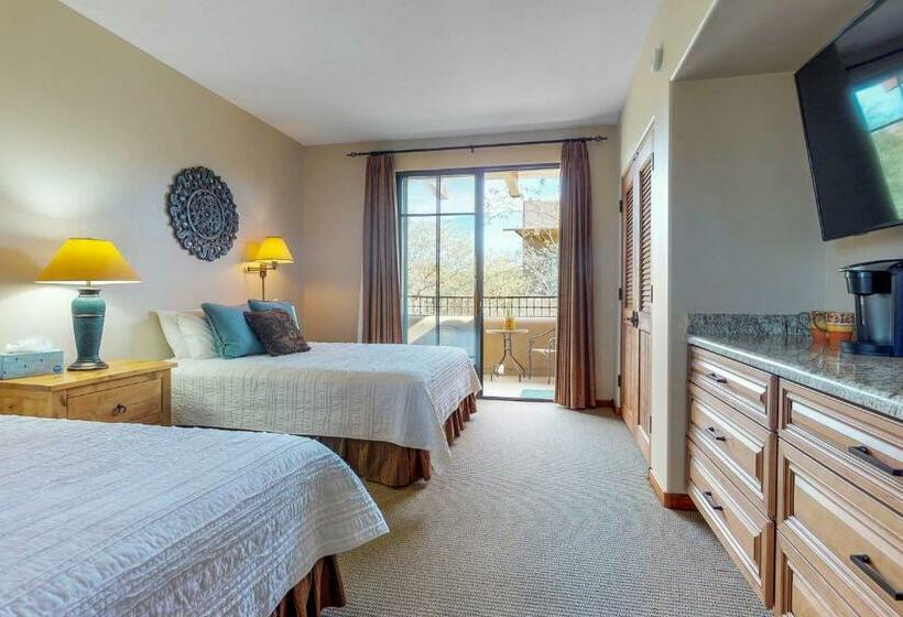 شقة غرفة واحدة, Village At Carefree