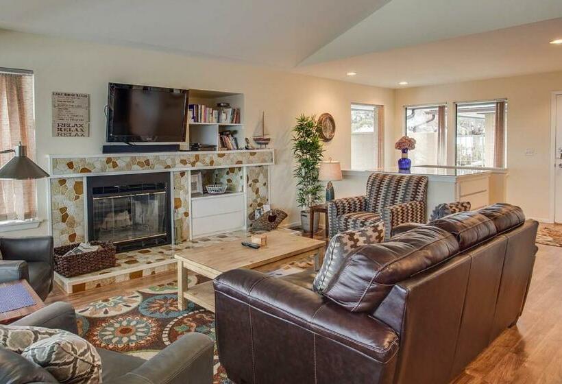 Апартаменты 3 Спальни, Wapato Point Halmalka Condo 511a
