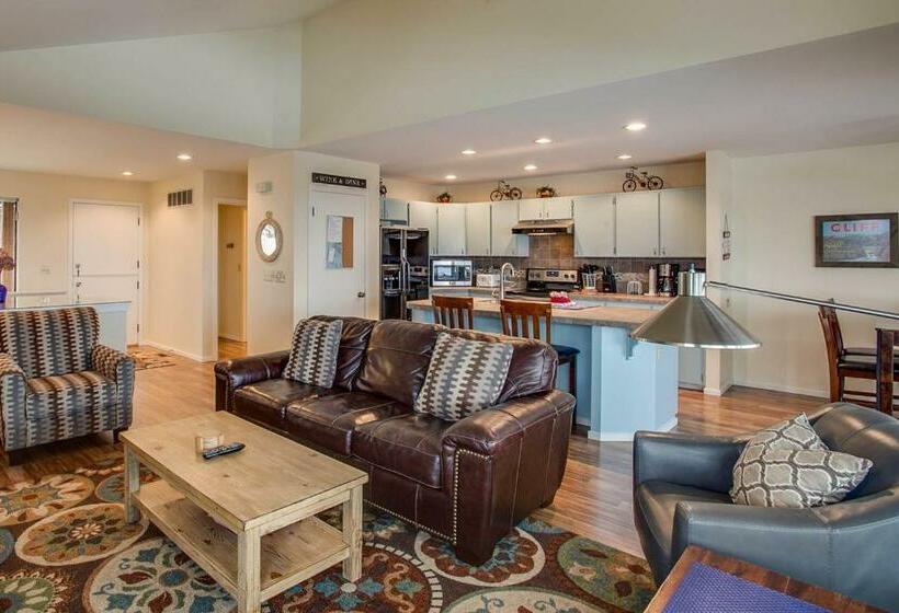 Апартаменты 3 Спальни, Wapato Point Halmalka Condo 511a