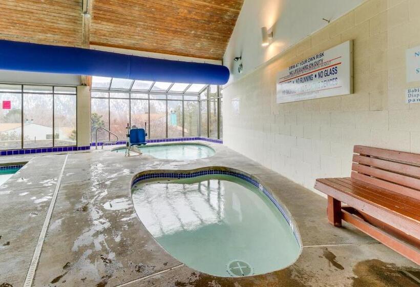 Апартаменты 3 Спальни, Wapato Point Halmalka Condo 511a