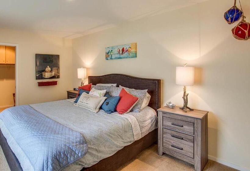 Апартаменты 3 Спальни, Wapato Point Halmalka Condo 511a