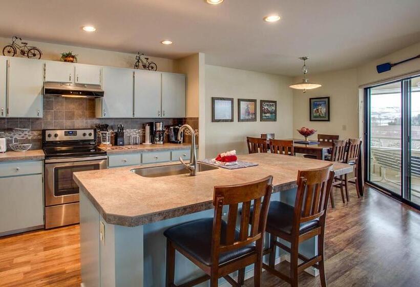 Апартаменты 3 Спальни, Wapato Point Halmalka Condo 511a