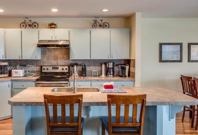 Апартаменты 3 Спальни, Wapato Point Halmalka Condo 511a