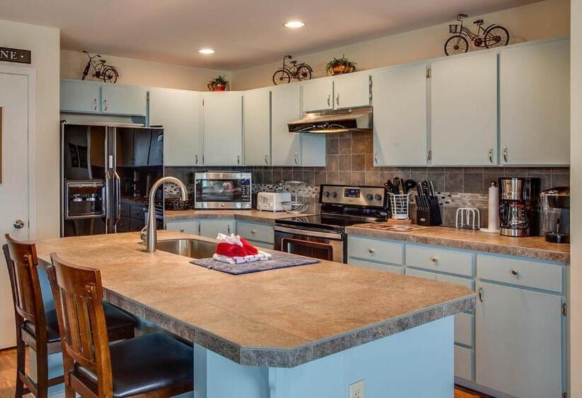 Апартаменты 3 Спальни, Wapato Point Halmalka Condo 511a