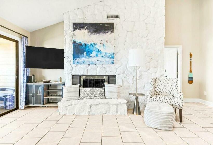 דירת חדר, Coastal Comforts