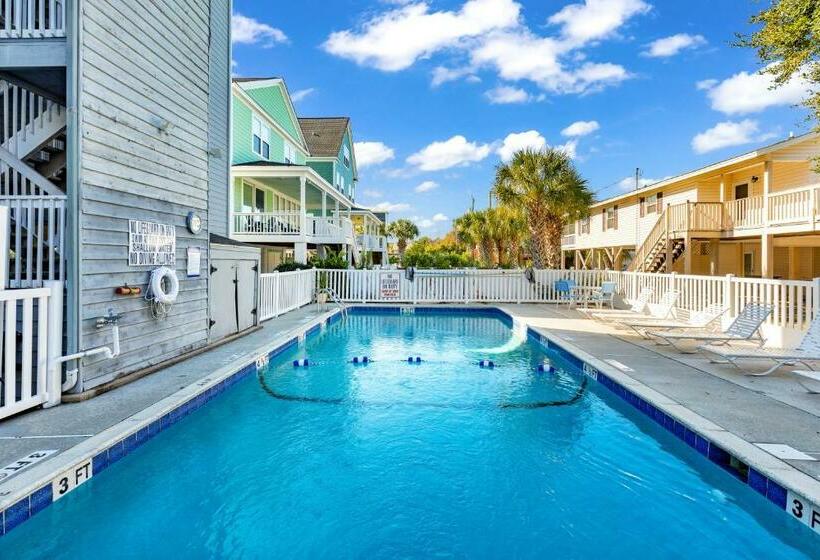 דירת חדר, Coastal Comforts