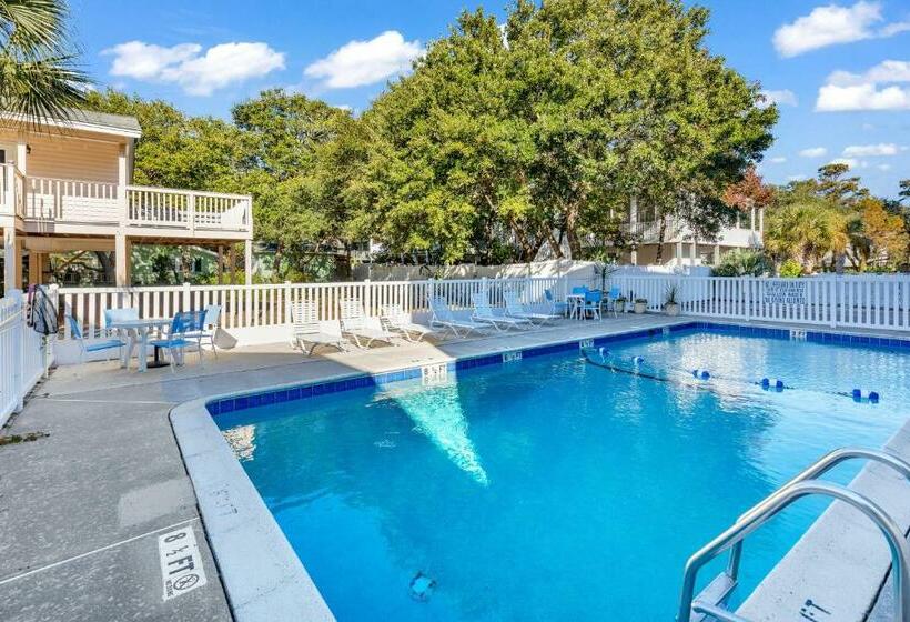 דירת חדר, Coastal Comforts