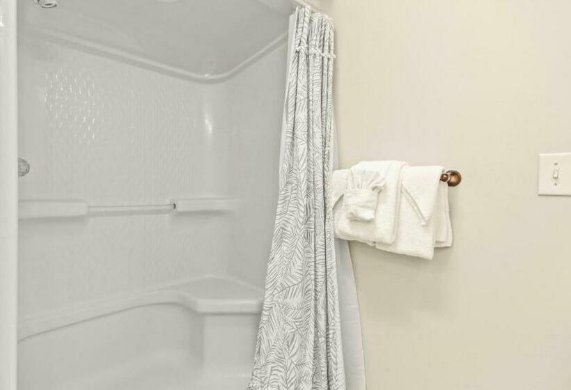 דירת חדר, Coastal Comforts