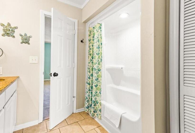 דירת חדר, Coastal Comforts