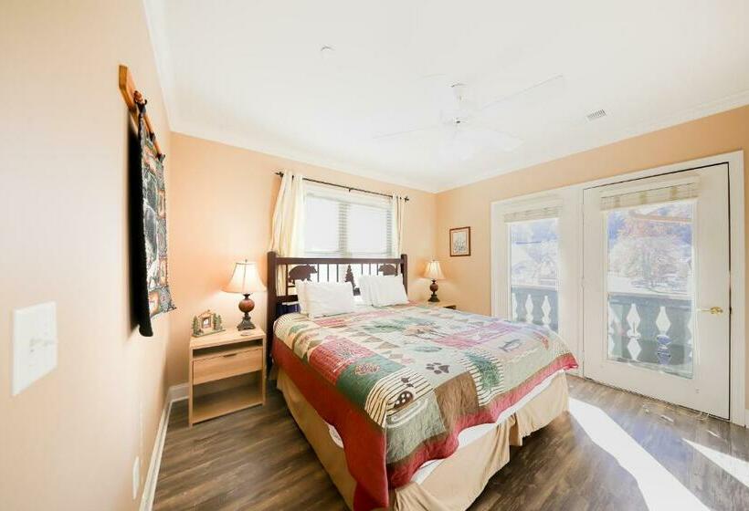 شقة غرفتين, The Bears Den