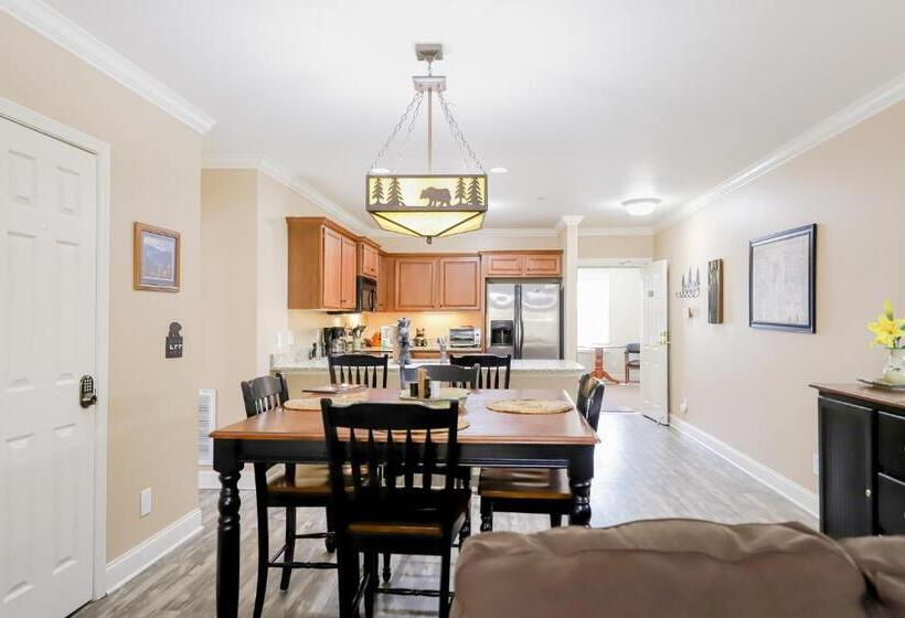 شقة غرفتين, The Bears Den