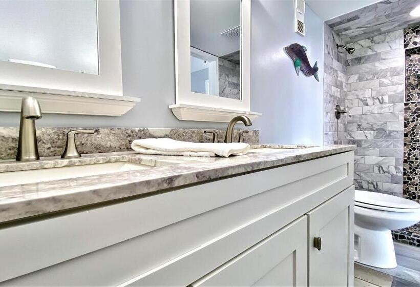 Апартаменты 2 Спальни, Beach Place 1 404