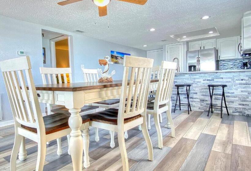 Апартаменты 2 Спальни, Beach Place 1 404