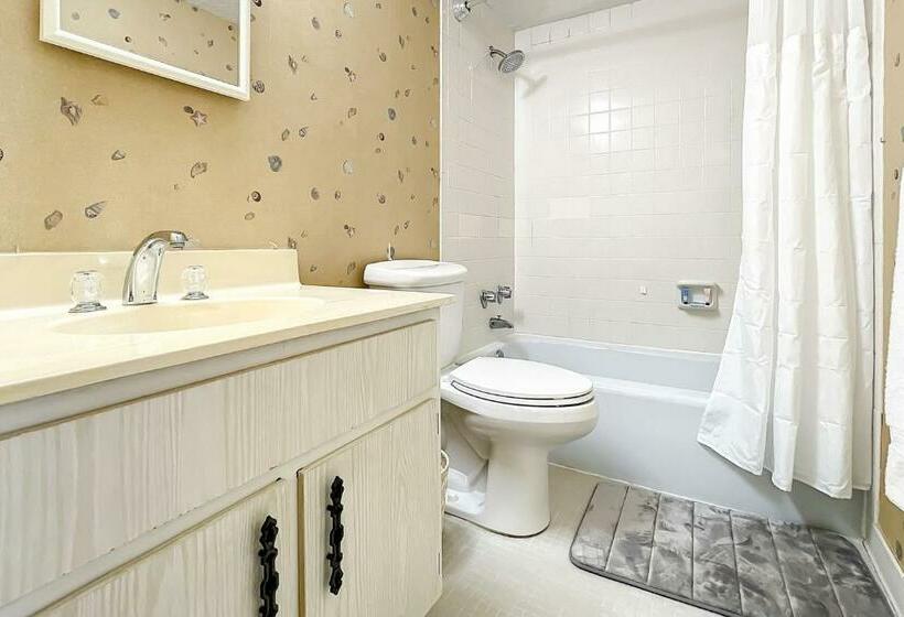 شقة غرفتين, Golden Arms 111