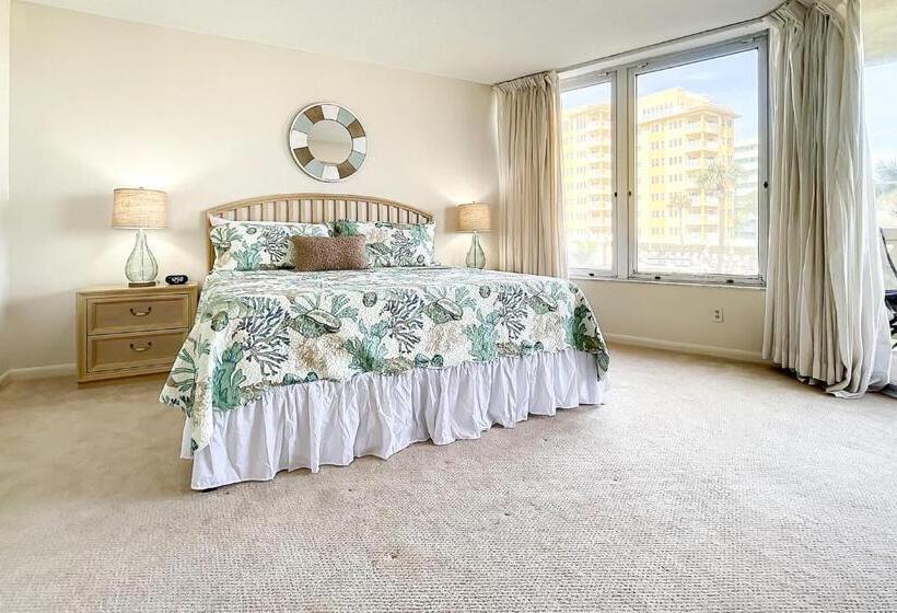 شقة غرفتين, Golden Arms 111