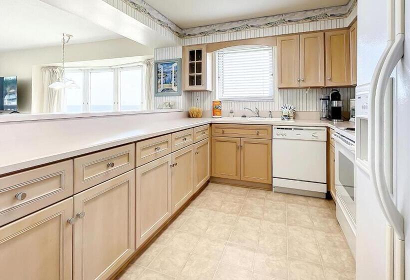 شقة غرفتين, Golden Arms 111