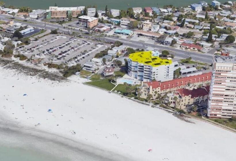 شقة غرفتين, Lighthouse Pointe 402