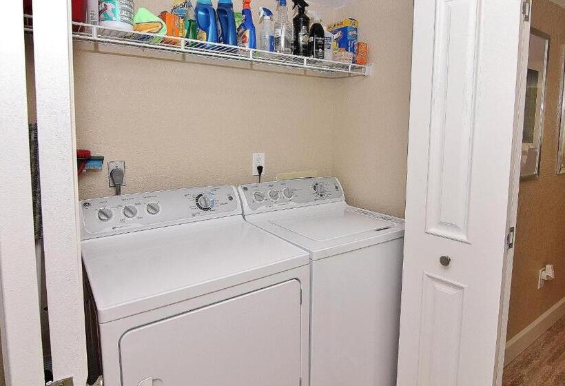 شقة غرفتين, Lighthouse Pointe 402