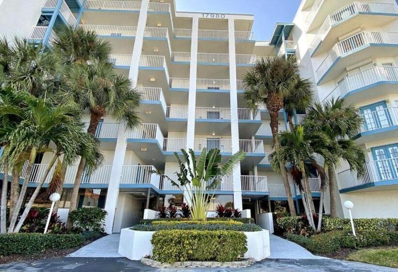 شقة غرفتين, Lighthouse Pointe 402